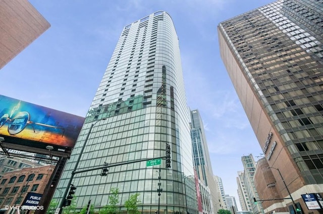 600 N Fairbanks Ct Unit 1707, Chicago, IL 60611 - view of building exterior with a city view