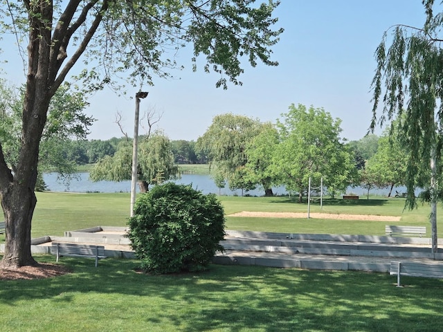 222 Oakwood Ln, Bloomingdale, IL 60108 - surrounding community featuring a water view and a yard