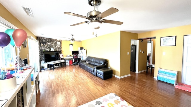 2254 N Baldwin Way Unit 4A, Palatine, IL 60074 - living room featuring wood finished floors and ceiling fan