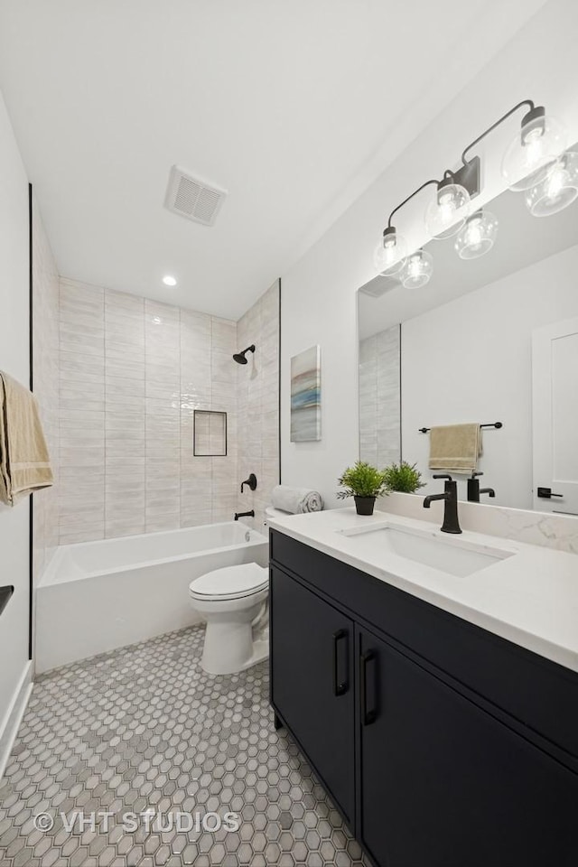3300 S Giles Ave, Chicago, IL 60616 - bathroom with vanity and bathing tub / shower combination