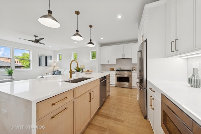 3300 S Giles Ave, Chicago, IL 60616 - kitchen featuring stainless steel appliances, light wood-style flooring, tasteful backsplash, open floor plan, and recessed lighting