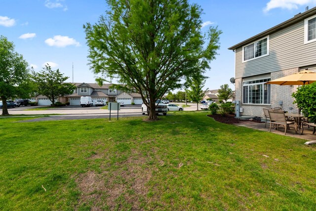 7008 Century Ct, Tinley Park, IL 60477 - view of grassy yard with a residential view