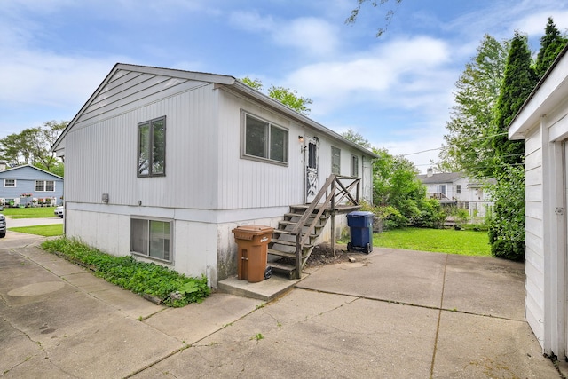 323 Mark Ave, Glendale Heights, IL 60139 - view of front of home featuring a patio and a front lawn