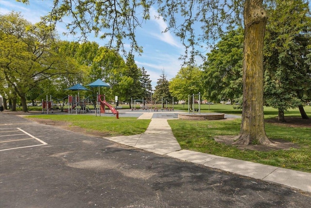 8353 N Drake Ave, Skokie, IL 60076 - view of property's community with a lawn