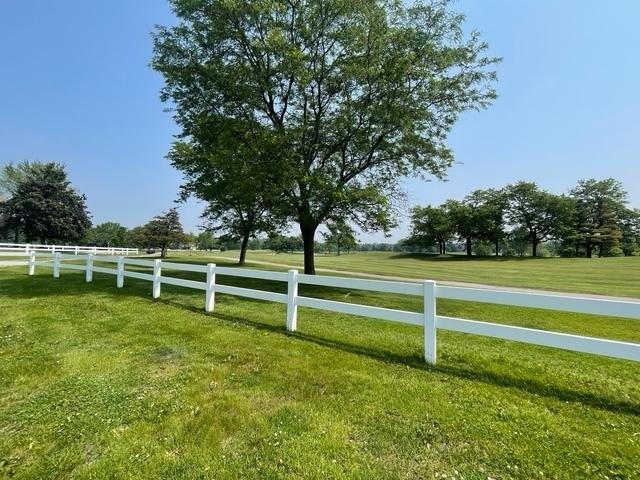 304 University Ln Unit 5, Elk Grove Village, IL 60007 - view of yard