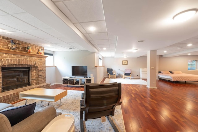647 Oak Ln, South Elgin, IL 60177 - living room with wood finished floors, healthy amount of natural light, baseboards, and recessed lighting