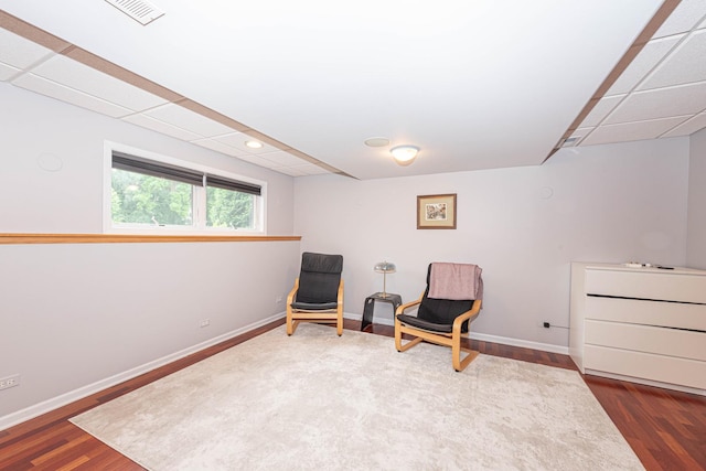 647 Oak Ln, South Elgin, IL 60177 - living area with wood finished floors, baseboards, and recessed lighting