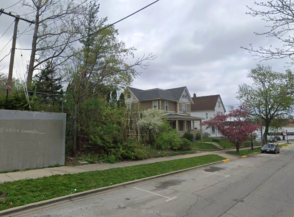 231 W Downer Pl, Aurora, IL 60506