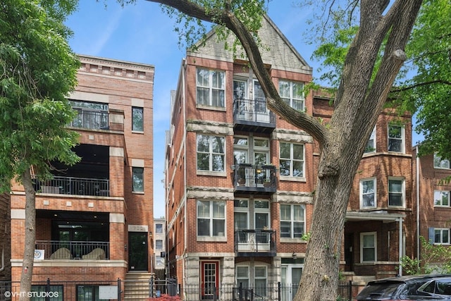920 W Wolfram St Unit 3, Chicago, IL 60657 - view of building exterior