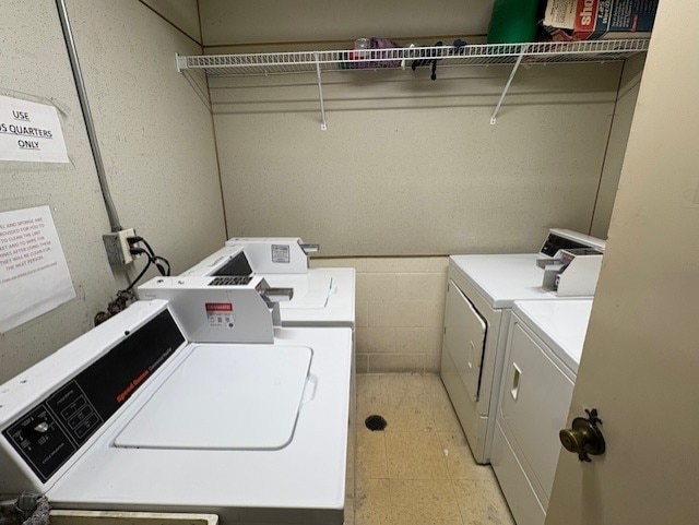 10811 S Keating Ave Unit 3Se, Oak Lawn, IL 60453 - shared laundry room featuring independent washer and dryer