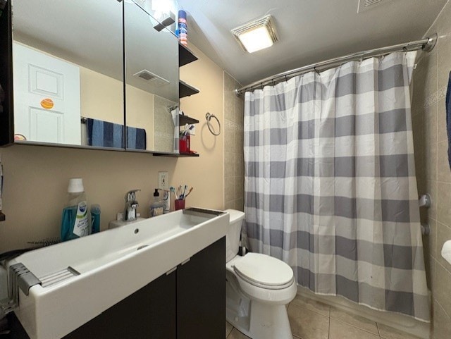 10811 S Keating Ave Unit 3Se, Oak Lawn, IL 60453 - full bath featuring tile patterned flooring, toilet, vanity, and a shower with curtain