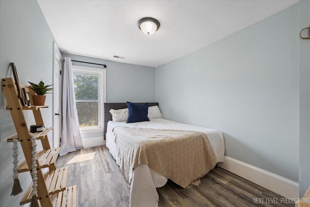 721 S Batavia Ave, Batavia, IL 60510 - bedroom with wood finished floors