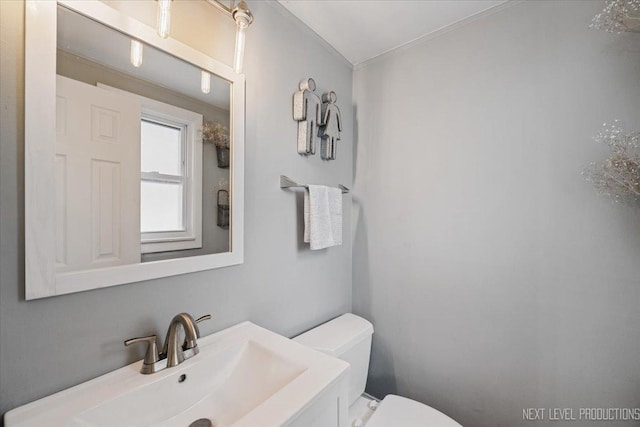 721 S Batavia Ave, Batavia, IL 60510 - bathroom featuring a sink and toilet