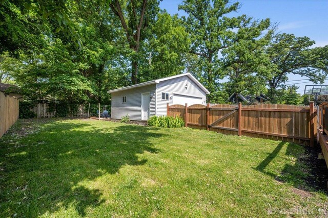 721 S Batavia Ave, Batavia, IL 60510 - fenced backyard featuring a detached garage