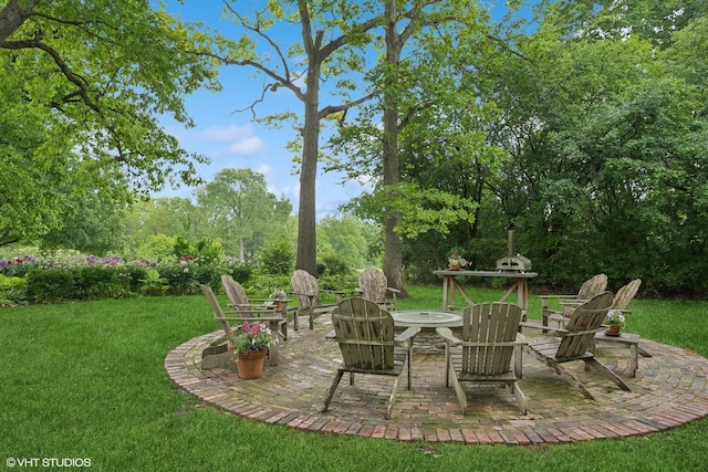 view of patio featuring a fire pit