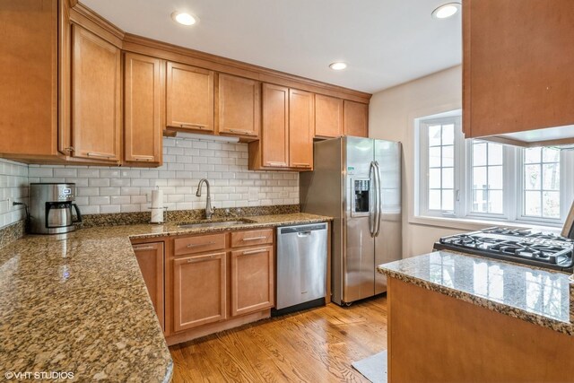 1037 Cedar Ln, Northbrook, IL 60062 - kitchen featuring appliances with stainless steel finishes, a sink, light wood-type flooring, backsplash, and recessed lighting