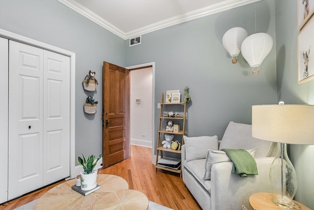 706 W Melrose Ave Unit 3, Chicago, IL 60657 - living room featuring crown molding and light wood-style floors
