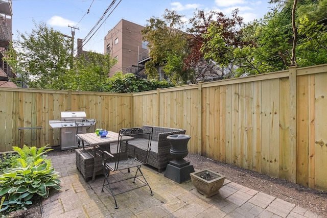 706 W Melrose Ave Unit 3, Chicago, IL 60657 - fenced backyard featuring a patio area