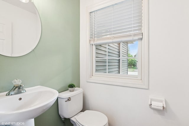 0N611 W Weaver Cir, Geneva, IL 60134 - half bathroom featuring toilet and a sink