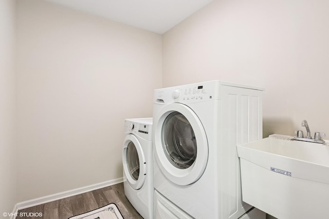 0N611 W Weaver Cir, Geneva, IL 60134 - laundry room featuring washer and dryer, wood finished floors, and baseboards