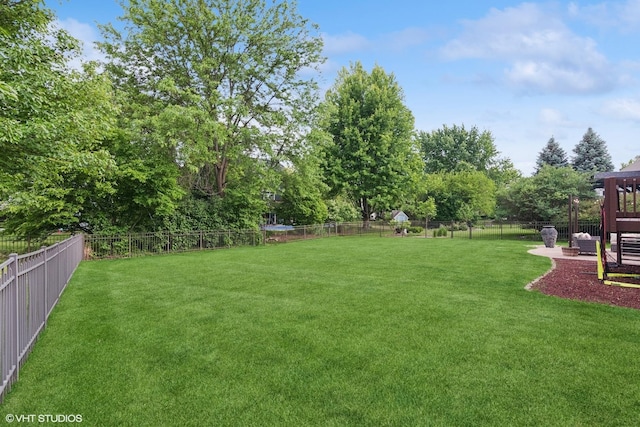 0N611 W Weaver Cir, Geneva, IL 60134 - view of yard with a patio area