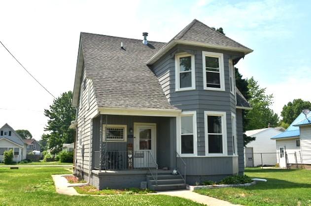 1207 4th Ave, Sterling, IL 61081 - view of front of property featuring a front lawn, a porch, and a shingled roof