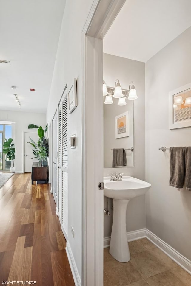 230 W Division St Unit 1208, Chicago, IL 60610 - bathroom featuring baseboards and wood finished floors