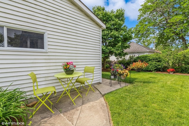 239 Imperial St, Park Ridge, IL 60068 - view of green lawn