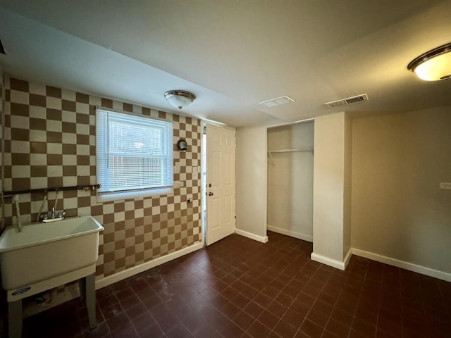 4230 Barry Ln, Oak Forest, IL 60452 - foyer entrance featuring baseboards