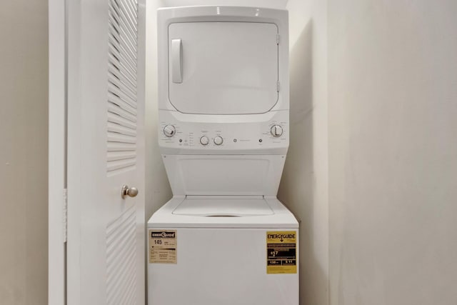 1110 W 15th St Unit 228, Chicago, IL 60608 - laundry area featuring stacked washer / dryer