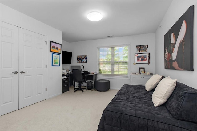 2140 Washington Dr, Northbrook, IL 60062 - carpeted bedroom featuring an office area, baseboards, and a closet