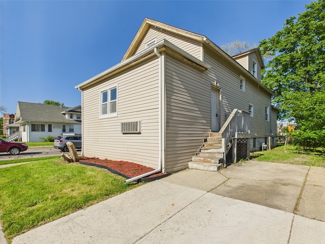 601 S 6th Ave, Maywood, IL 60153 - view of side of property featuring a yard