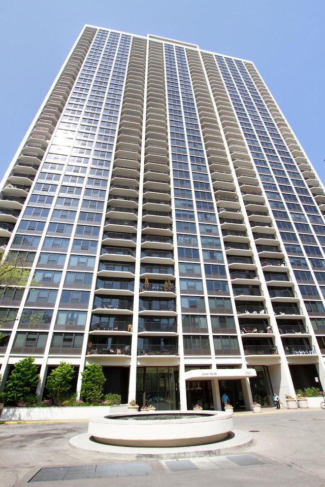 1560 N Sandburg Ter Unit 1508J, Chicago, IL 60610 - view of property with cooling unit