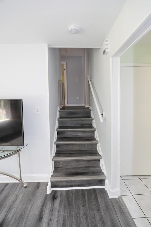 1N485 Neltnor Blvd, West Chicago, IL 60185 - stairway featuring wood finished floors and baseboards