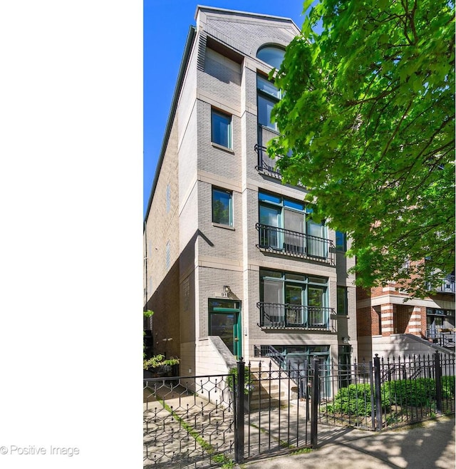 912 W Barry Ave Unit 3, Chicago, IL 60657 - view of building exterior