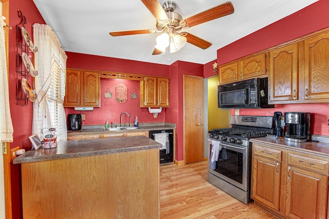 2105 Sanford Ave, New Lenox, IL 60451 - kitchen featuring black appliances, a ceiling fan, light wood finished floors, and dark countertops