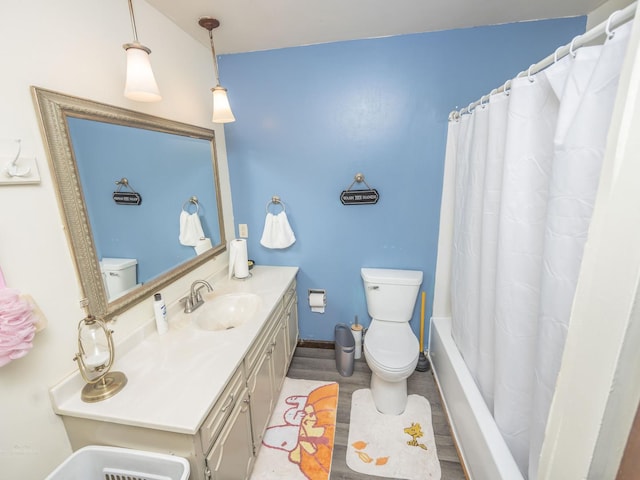 601 Fairlane Dr, Joliet, IL 60435 - full bathroom featuring vanity, wood finished floors, and shower / tub combo