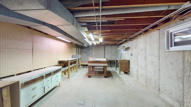 209 Viola Ln, Prospect Heights, IL 60070 - unfinished below grade area featuring a workshop area