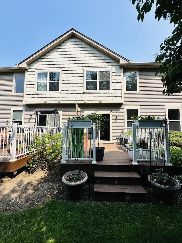 963 Oak Ridge Blvd, Elgin, IL 60120 - back of property with a deck