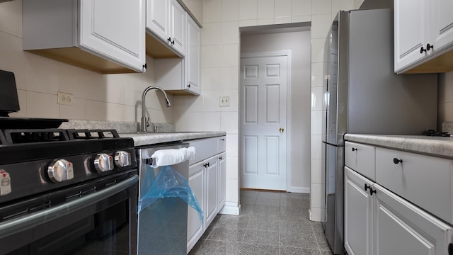 15711 Peggy Ln Unit 7, Oak Forest, IL 60452 - kitchen featuring light countertops, white cabinets, backsplash, stainless steel appliances, and tile walls