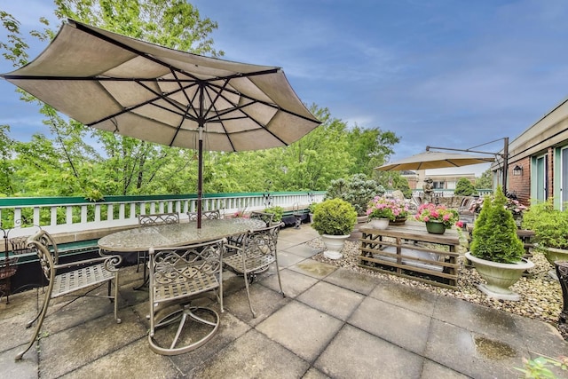 2050 Arbor Ln Unit 301, Northfield, IL 60093 - view of patio with outdoor dining area