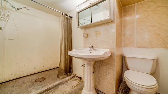110 E Center St, Mount Morris, IL 61054 - full bathroom featuring a shower with shower curtain and toilet