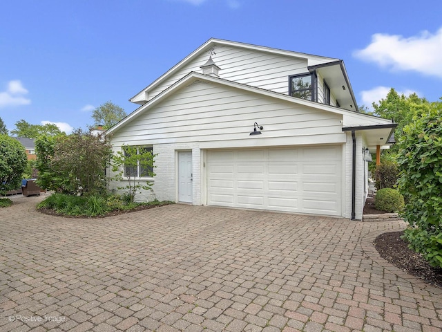 9 Charleston Rd, Hinsdale, IL 60521 - garage with decorative driveway