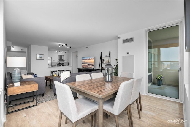 345 N La Salle Dr Unit 3507, Chicago, IL 60654 - dining area with light wood-style floors