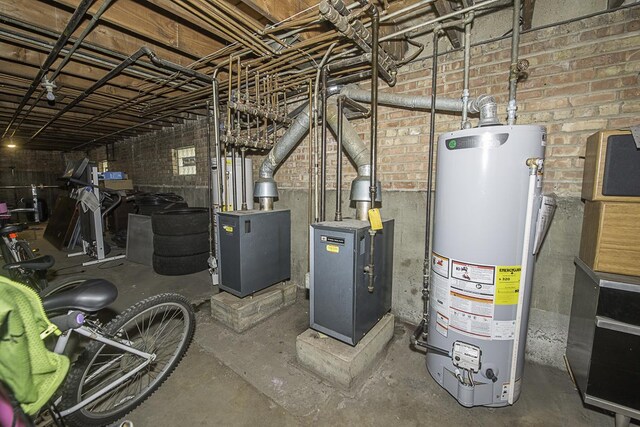 4033 N Austin Ave, Chicago, IL 60634 - utilities featuring water heater