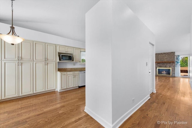 1870 Grosse Pointe Cir, Hanover Park, IL 60133 - photo 3