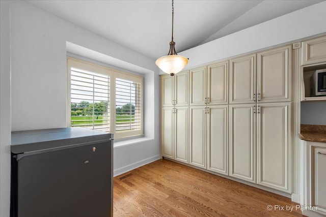 1870 Grosse Pointe Cir, Hanover Park, IL 60133 - photo 4