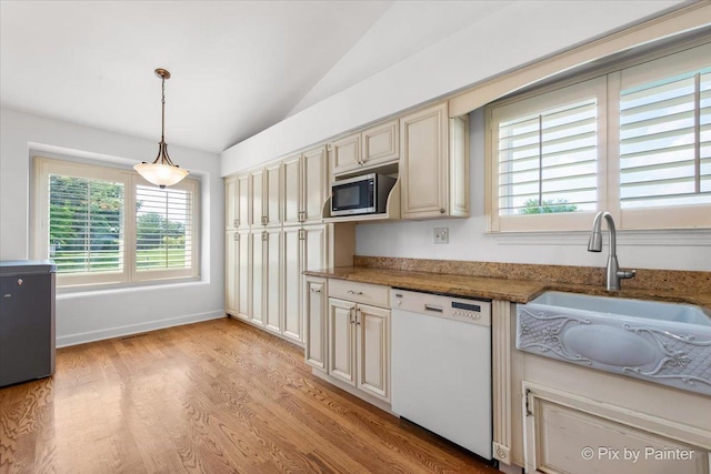 1870 Grosse Pointe Cir, Hanover Park, IL 60133 - photo 8