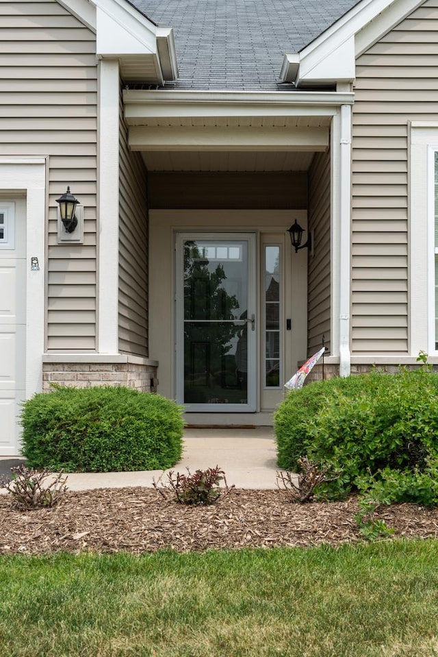 552 Autumn Cir, Pingree Grove, IL 60140 - entrance to property featuring a garage