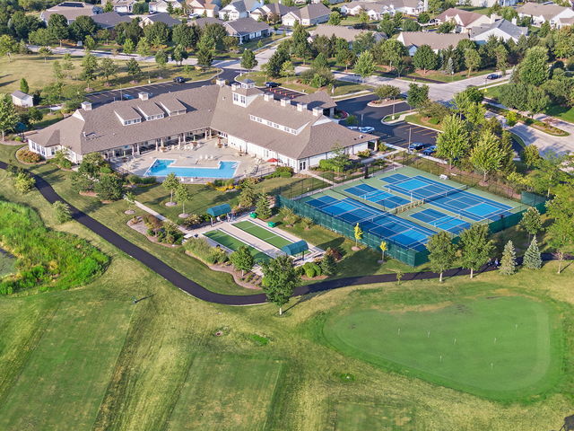 552 Autumn Cir, Pingree Grove, IL 60140 - aerial view of property's location featuring a pool area and nearby suburban area